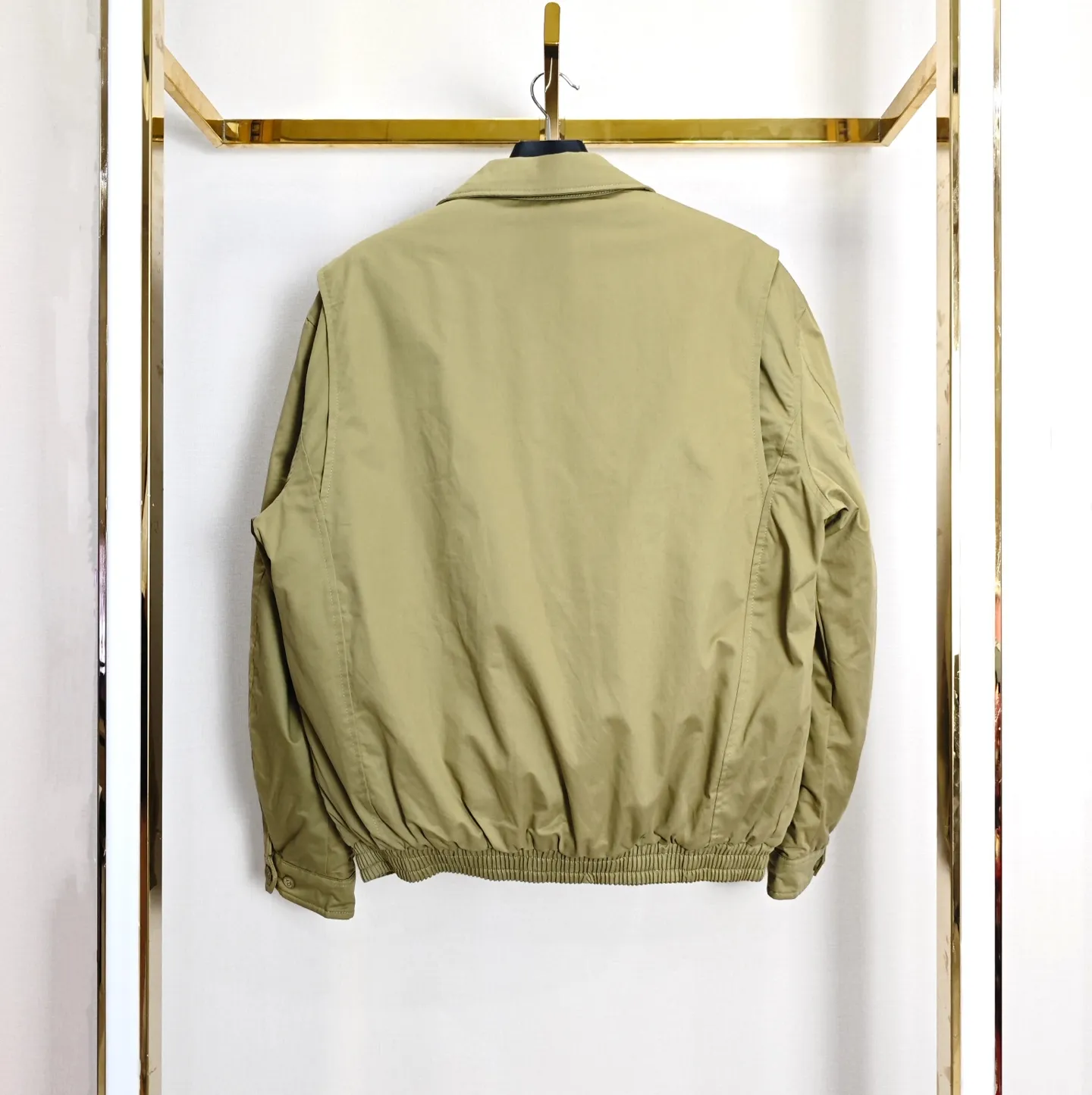 P330 Ralph Lauren/Ralph Lauren Harrington old money style zipper cotton jacket, the same style as Yi Mengling. Recommended by many fashion bloggers. The Harrington jacket's lapel zipper windproof design perfectly blends casual style with street trend elements, making it very suitable for neutral wear. The fabric texture of the jacket is excellent and comfortable to wear. It is a very versatile and trendy jacket. Original development, 100% pure cotton fabric, exquisite embroidery, evergreen style for all seasons, feel free to buy it, retro will never go out of style! The embroidery on the chest is made of German Oman embroidery fiber with original data. The embroidery process is very particular. Japanese Tajima machines are used to ensure exquisite three-dimensional embroidery, which is what I said is different from what is on the market. Regarding the workmanship, the version is a loose version and can be worn by boys and girls!! The jacket can be worn longer, for spring and autumn trips. Color: khaki, navy blue, black. Size: S~XXL